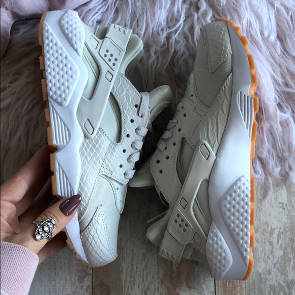 NWT Nike Huarache run Special edition - Picture 6 of 8